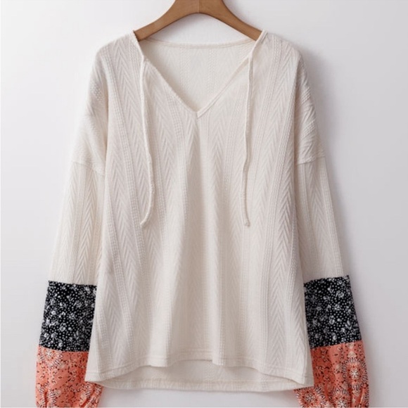 Chic Cream Sweater with Floral Sleeves - Picture 5 of 8